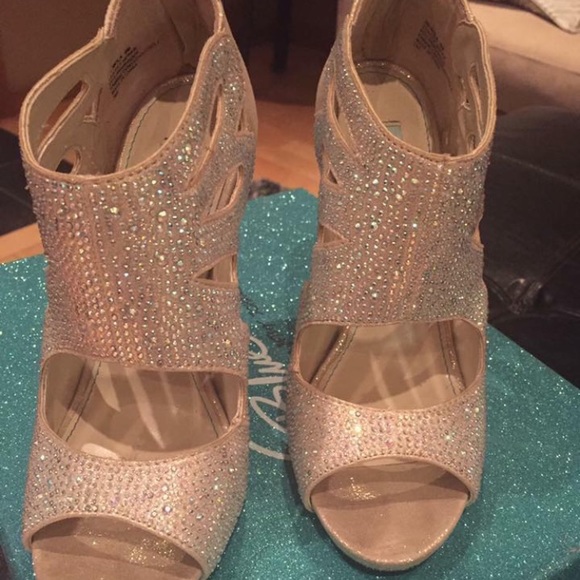 Betsey Johnson Blue Collection - Picture 6 of 6